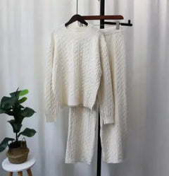 Womne's Sweater Pullover and Pants set