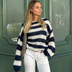 Relaxed Fit Long-Sleeve Knit Sweater: Versatile and Casual