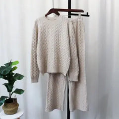 Womne's Sweater Pullover and Pants set