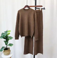 Womne's Sweater Pullover and Pants set